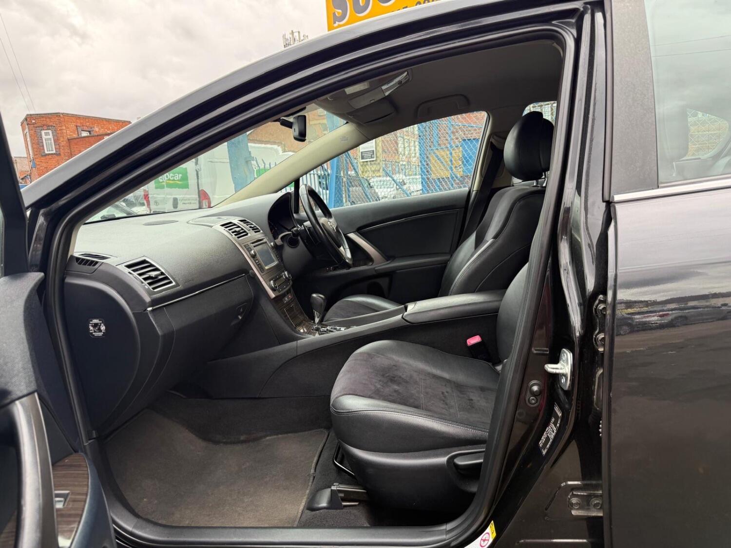 Used Toyota Avensis 2012 for sale - 76794342: Photo 25