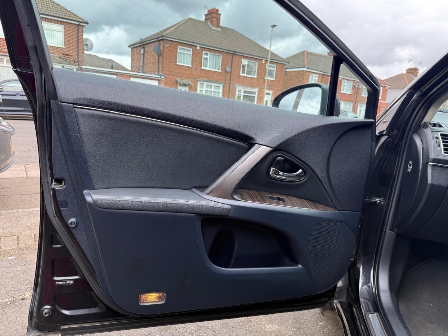 Used Toyota Avensis 2012 for sale - 76794342: Photo 26