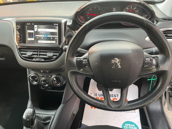 Used Peugeot 208 2014 for sale - 72779781: Photo 10