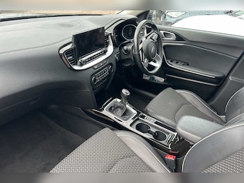 Used Kia XCeed 2020 for sale - 76299588: Photo 2