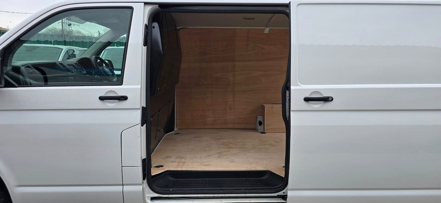 Used Volkswagen Transporter 2018 for sale - 76312231: Photo 17