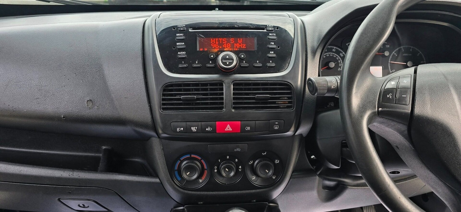 Used Vauxhall Combo 2017 for sale - 76142782: Photo 18