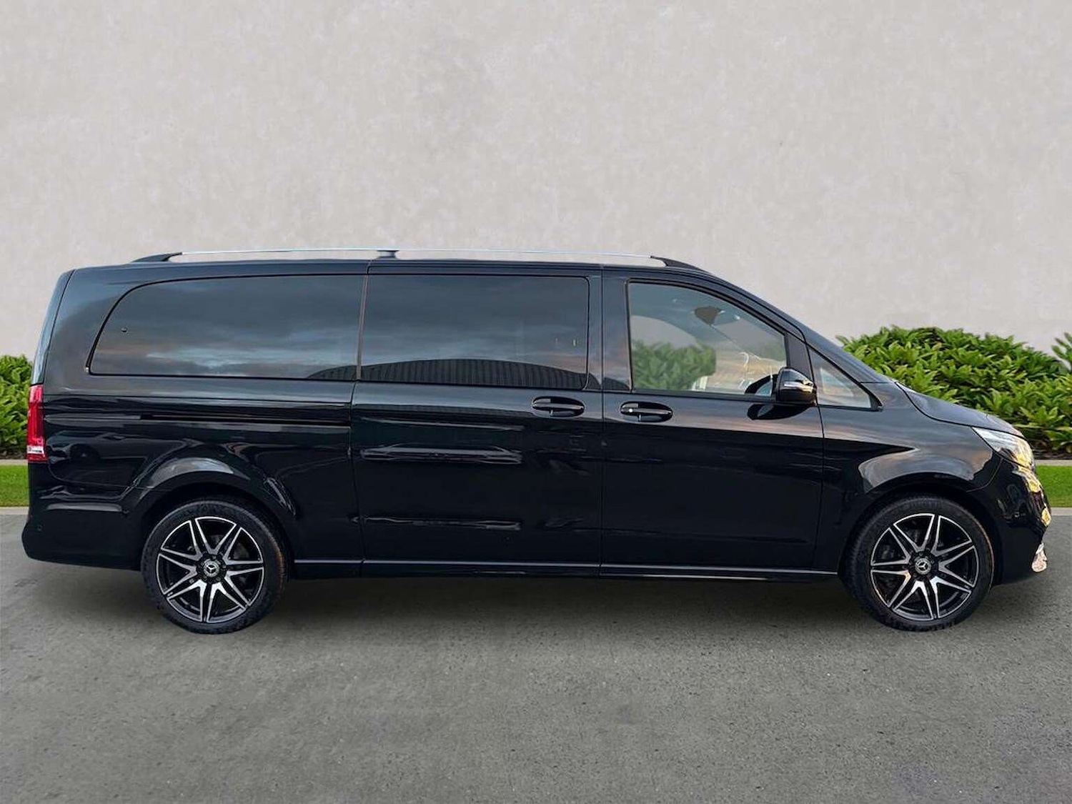 Used Mercedes-Benz V-Class 2024 for sale - 77572917: Photo 3