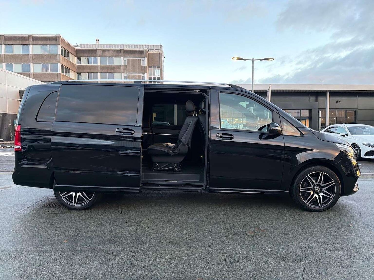 Used Mercedes-Benz V-Class 2024 for sale - 77572917: Photo 37