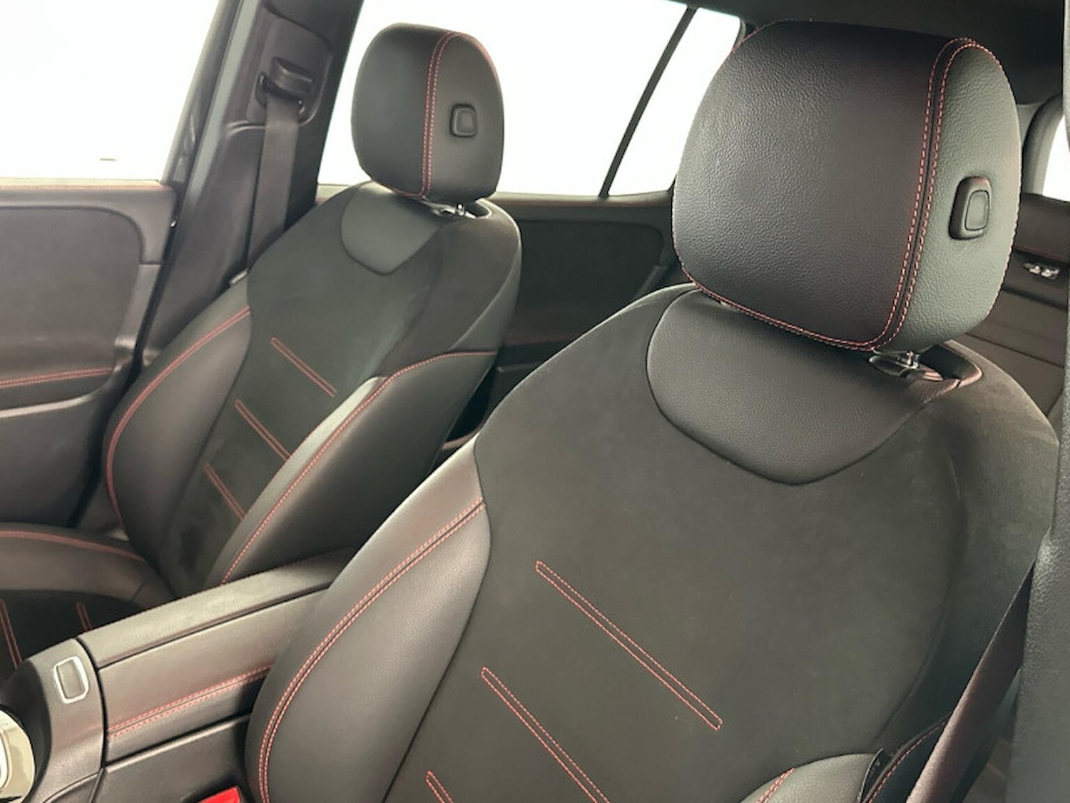 Used Mercedes-Benz GLB 2024 for sale - 76490523: Photo 4