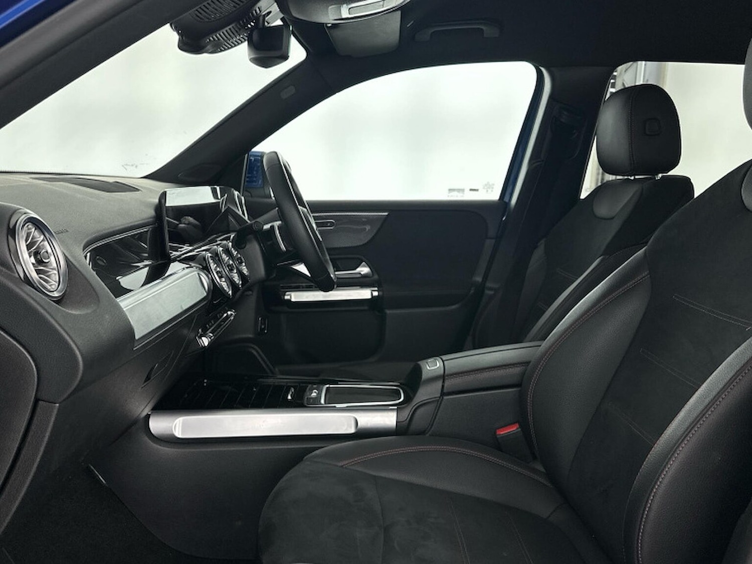 Used Mercedes-Benz GLB 2024 for sale - 76490520: Photo 3