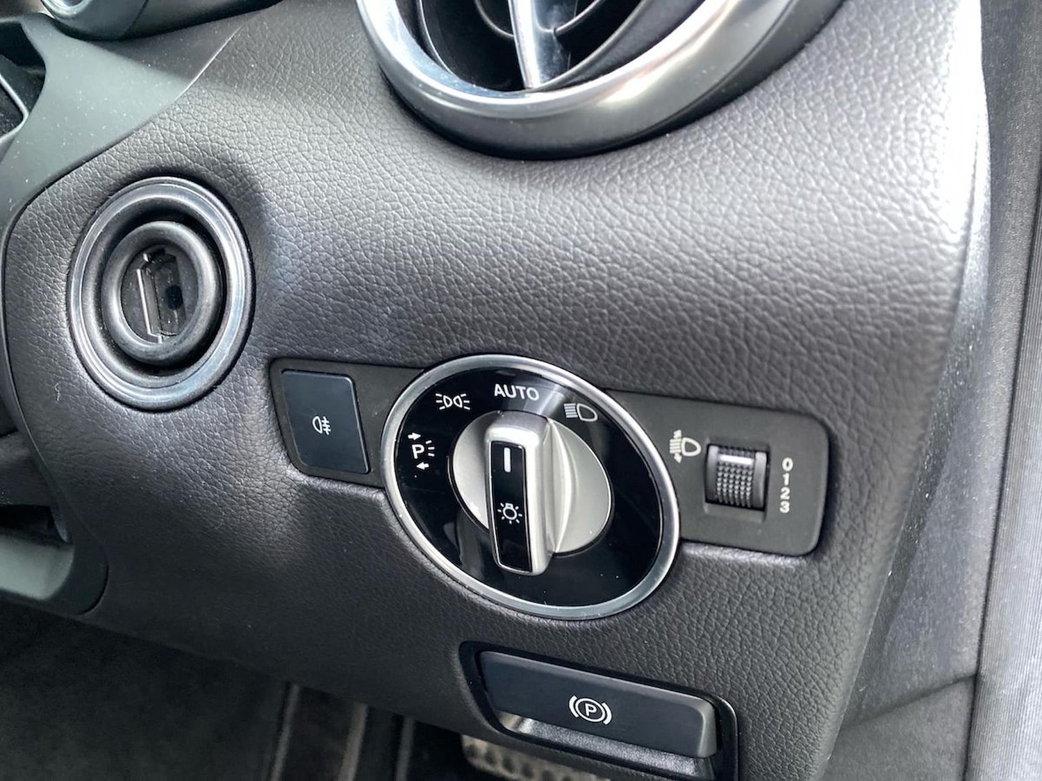 Used Mercedes-Benz SLC 2018 for sale - 76666182: Photo 22