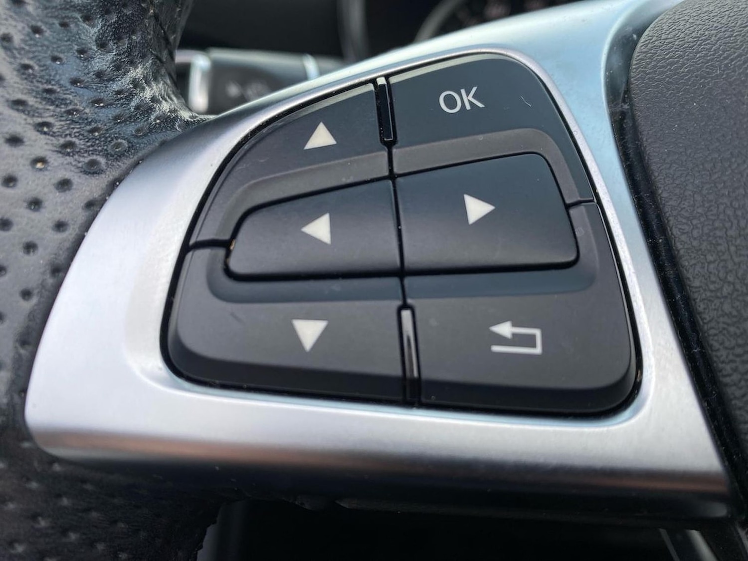 Used Mercedes-Benz SLC 2018 for sale - 76666182: Photo 26