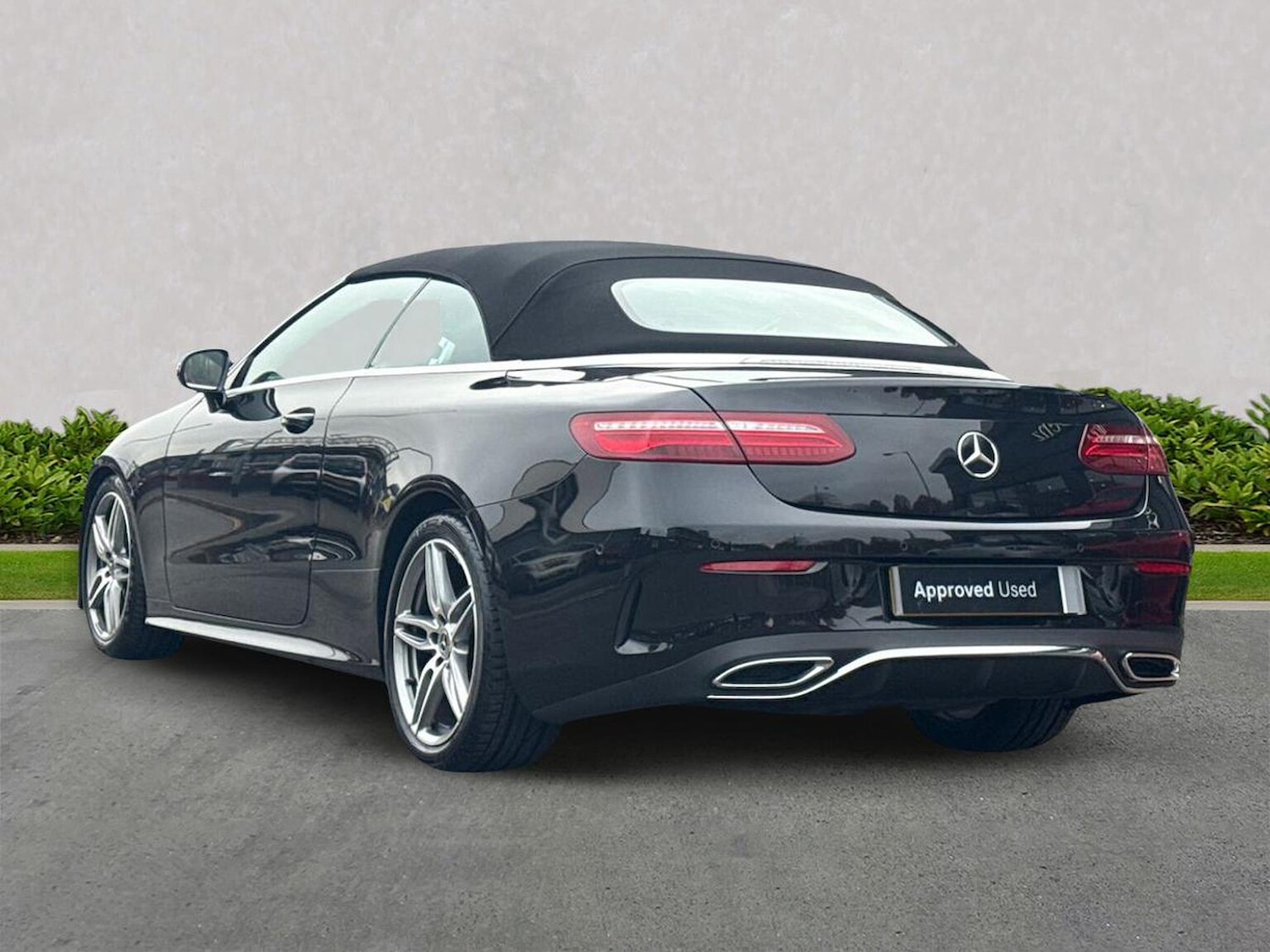 Used Mercedes-Benz E Class 2017 for sale - 76506153: Photo 2