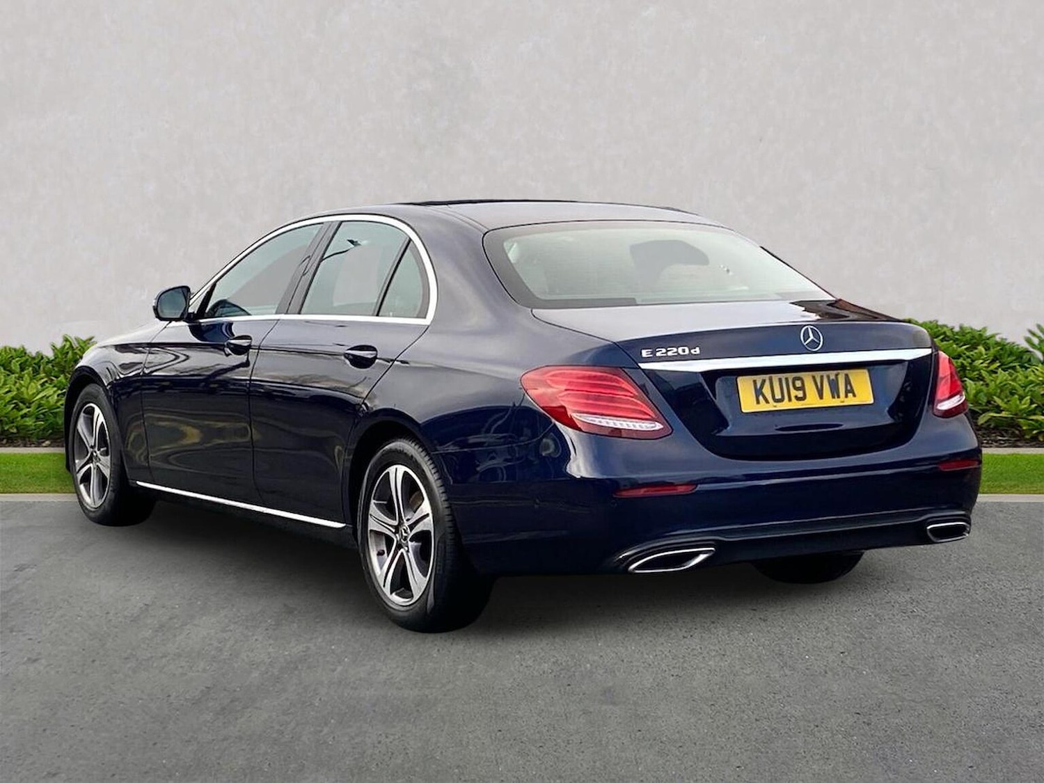 Used Mercedes-Benz E Class 2019 for sale - 77003645: Photo 2