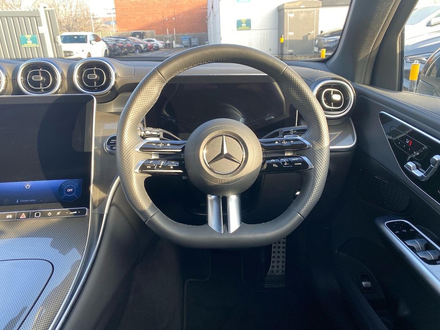 Used Mercedes-Benz GLC 2023 for sale - 77003644: Photo 11