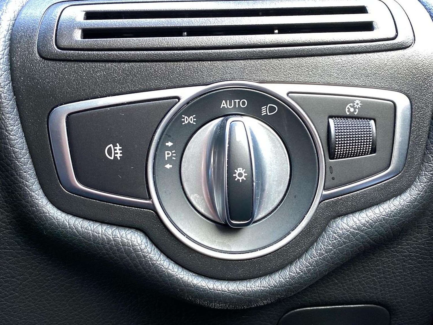 Used Mercedes-Benz V-Class 2021 for sale - 77572930: Photo 22