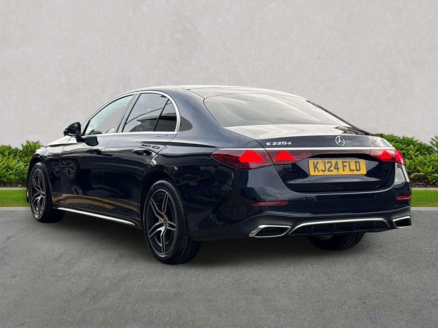 Used Mercedes-Benz E Class 2024 for sale - 77629387: Photo 2