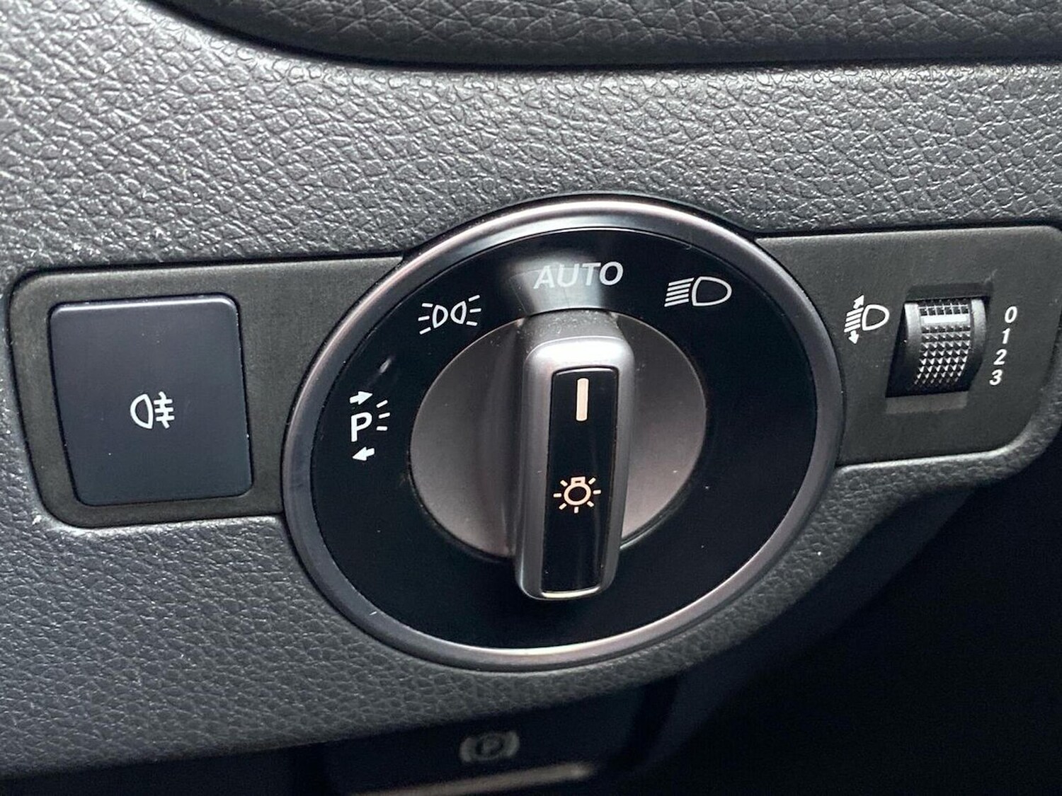 Used Mercedes-Benz GLA 2018 for sale - 76422330: Photo 22