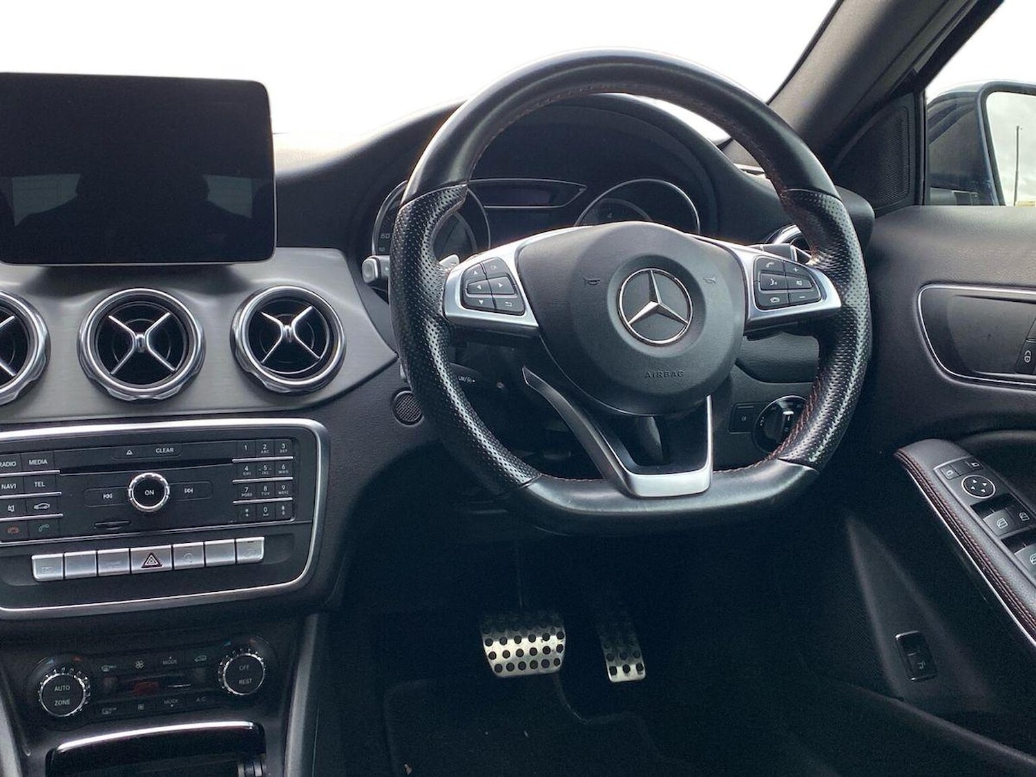 Used Mercedes-Benz GLA 2018 for sale - 76422330: Photo 9