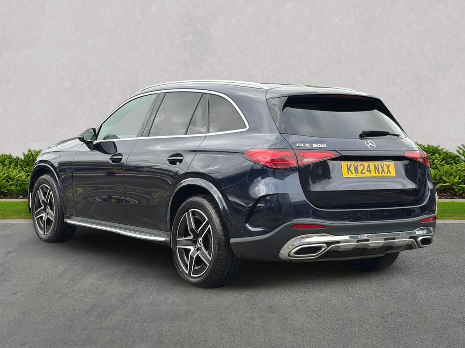 Used Mercedes-Benz GLC 2024 for sale - 76422337: Photo 2
