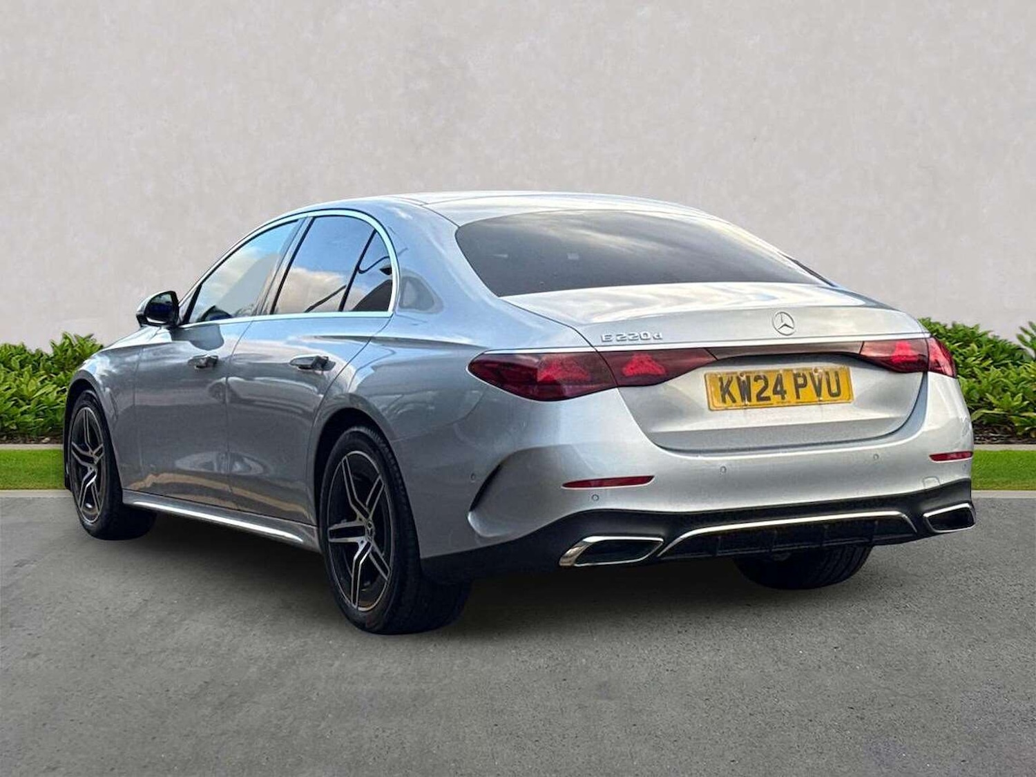 Used Mercedes-Benz E Class 2024 for sale - 77629392: Photo 2