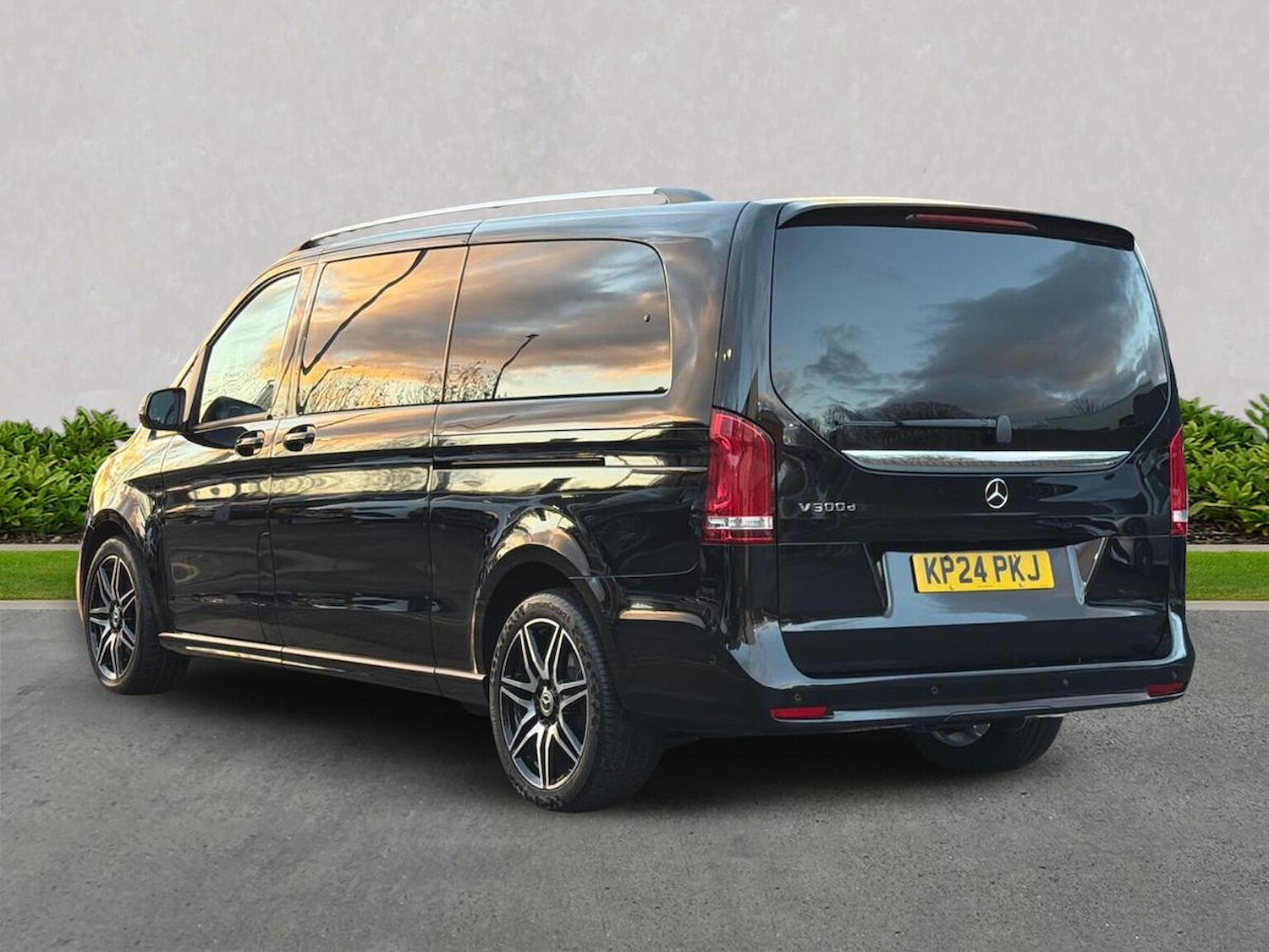 Used Mercedes-Benz V-Class 2024 for sale - 77488396: Photo 2