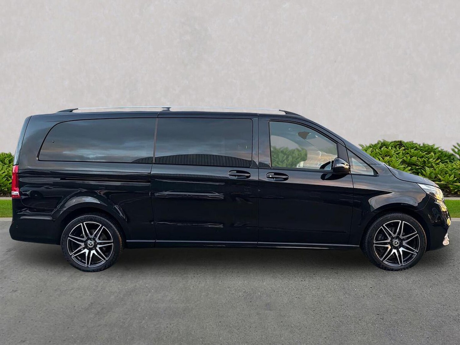 Used Mercedes-Benz V-Class 2024 for sale - 77488396: Photo 3