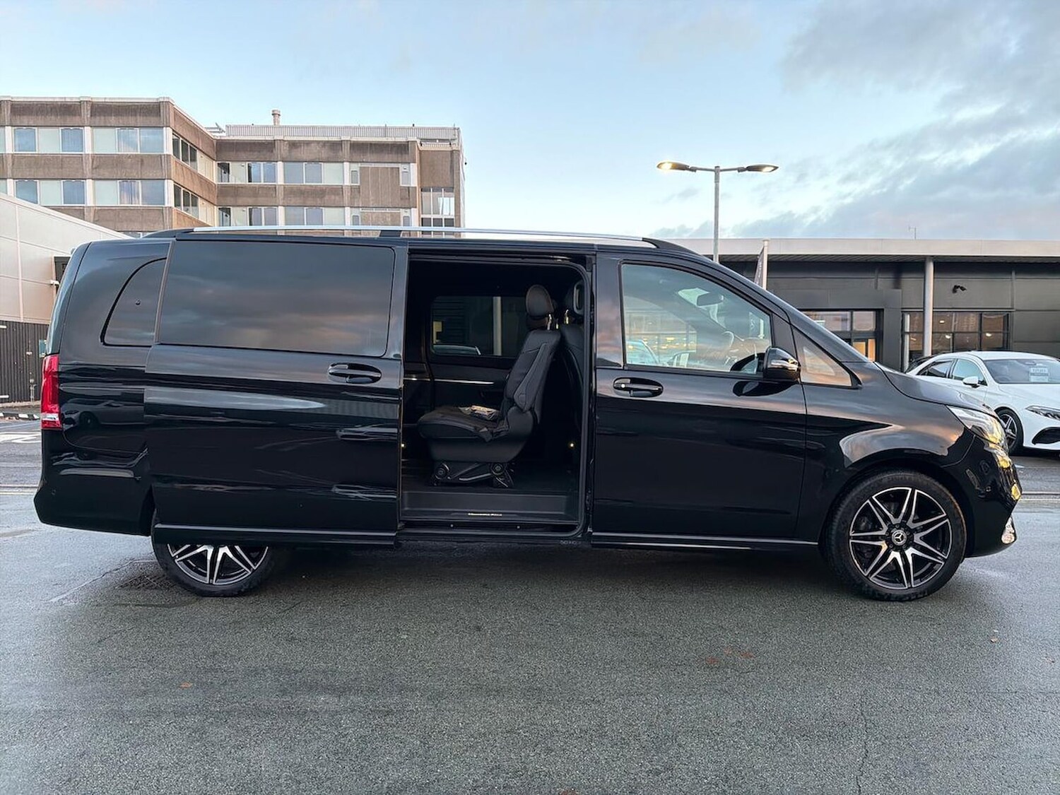 Used Mercedes-Benz V-Class 2024 for sale - 77488396: Photo 37