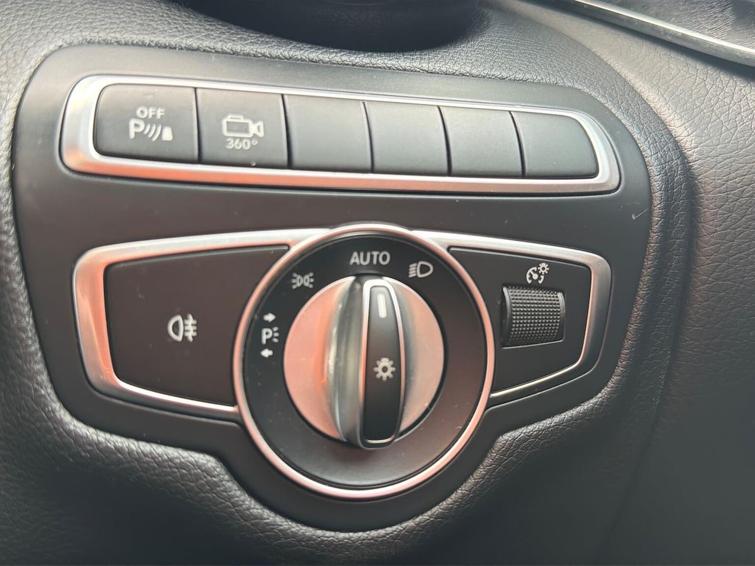 Used Mercedes-Benz GLC 2019 for sale - 76340617: Photo 17