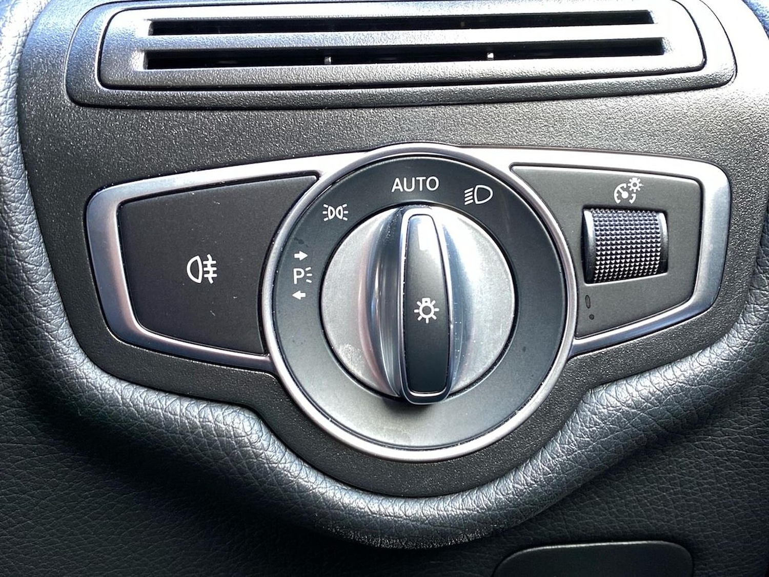 Used Mercedes-Benz V-Class 2021 for sale - 76436555: Photo 22