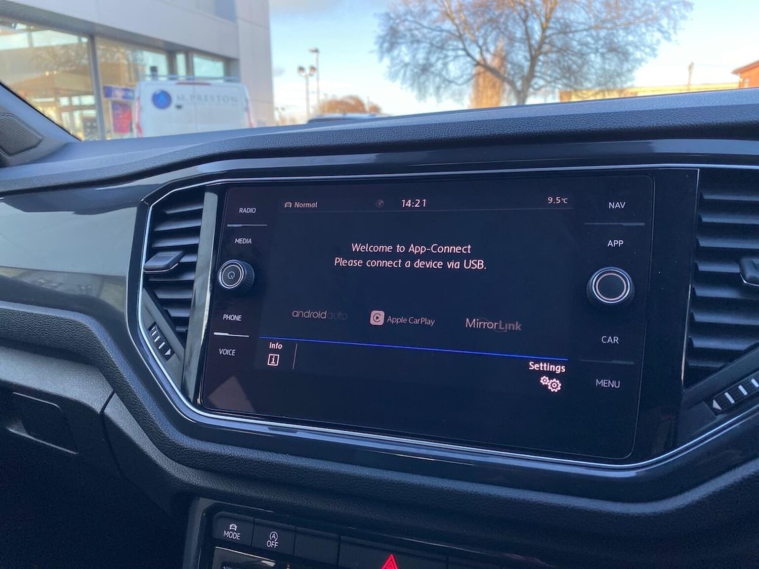 Used Volkswagen T-Roc 2019 for sale - 76785251: Photo 12