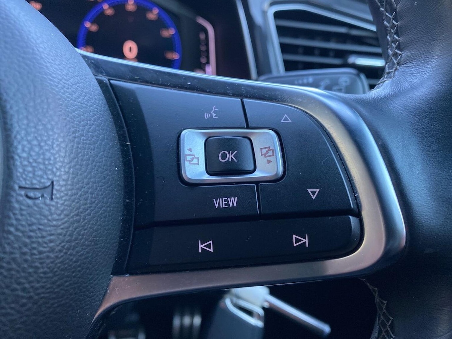 Used Volkswagen T-Roc 2019 for sale - 76785251: Photo 26