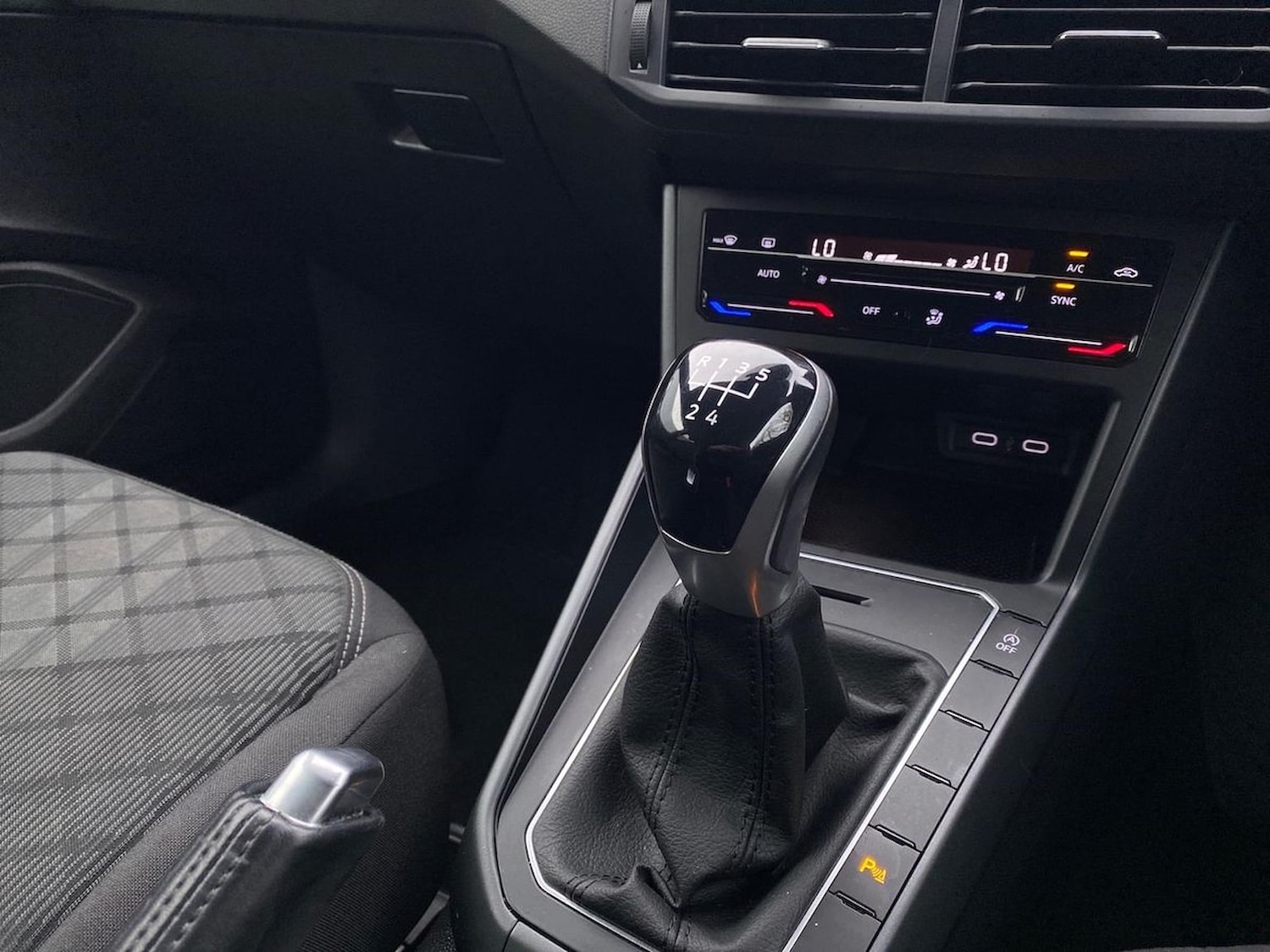 Used Volkswagen Polo 2023 for sale - 76490602: Photo 14