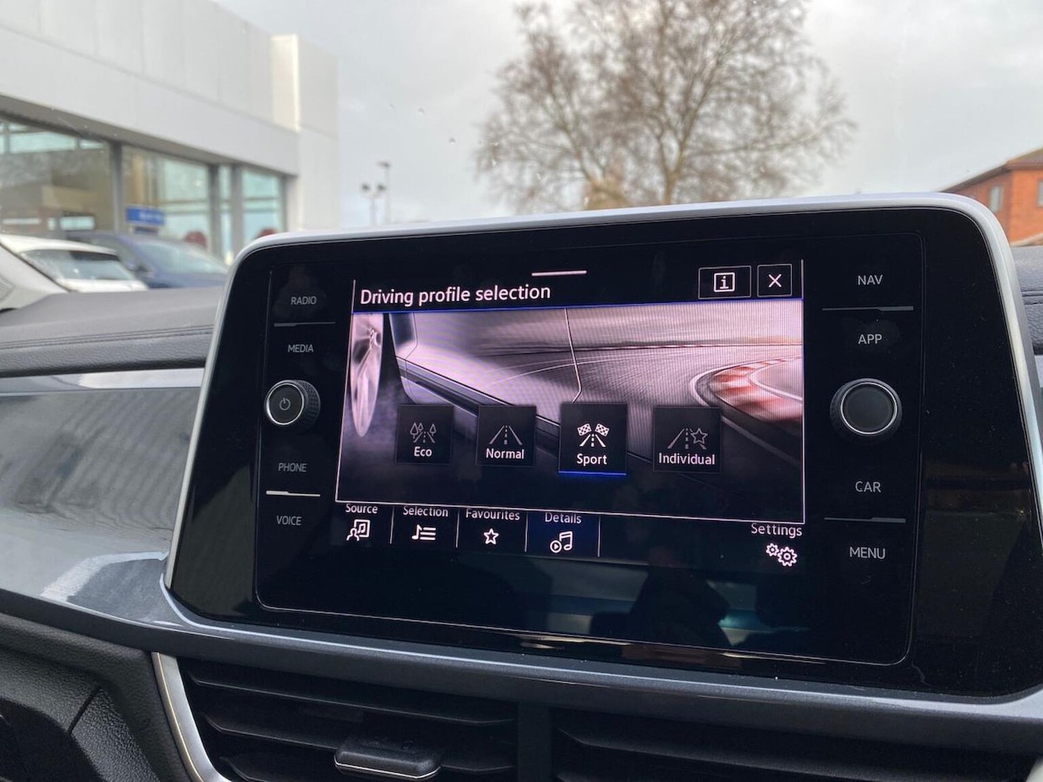 Used Volkswagen T-Roc 2022 for sale - 77069949: Photo 30