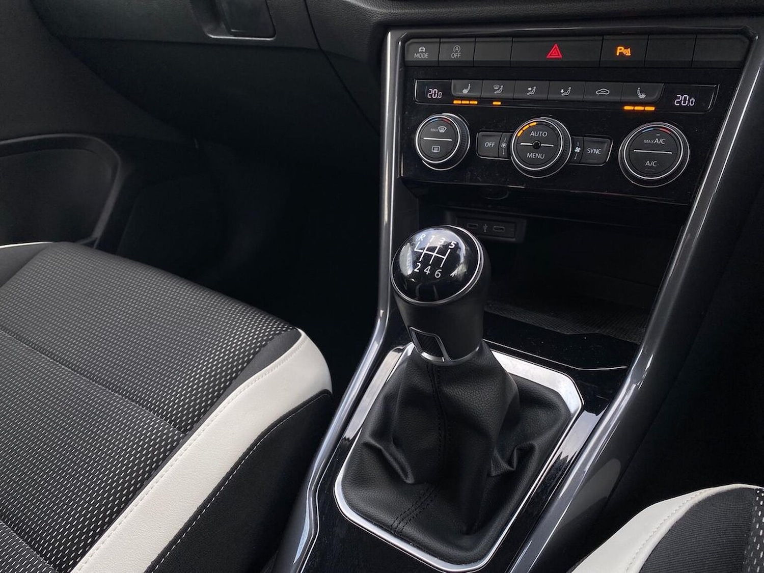 Used Volkswagen T-Roc 2021 for sale - 76628206: Photo 14