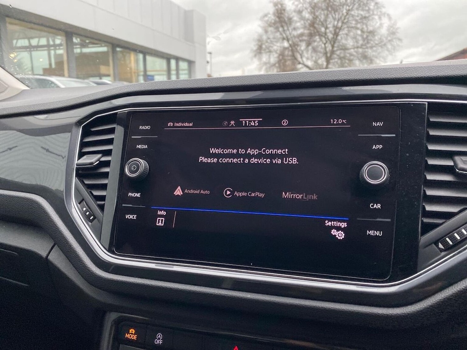 Used Volkswagen T-Roc 2021 for sale - 76720319: Photo 11