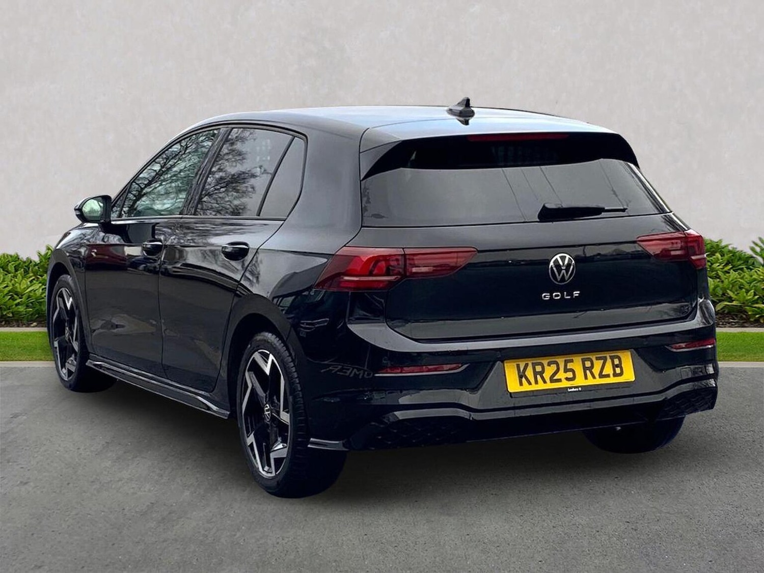 Used Volkswagen Golf 2025 for sale - 77872133: Photo 2