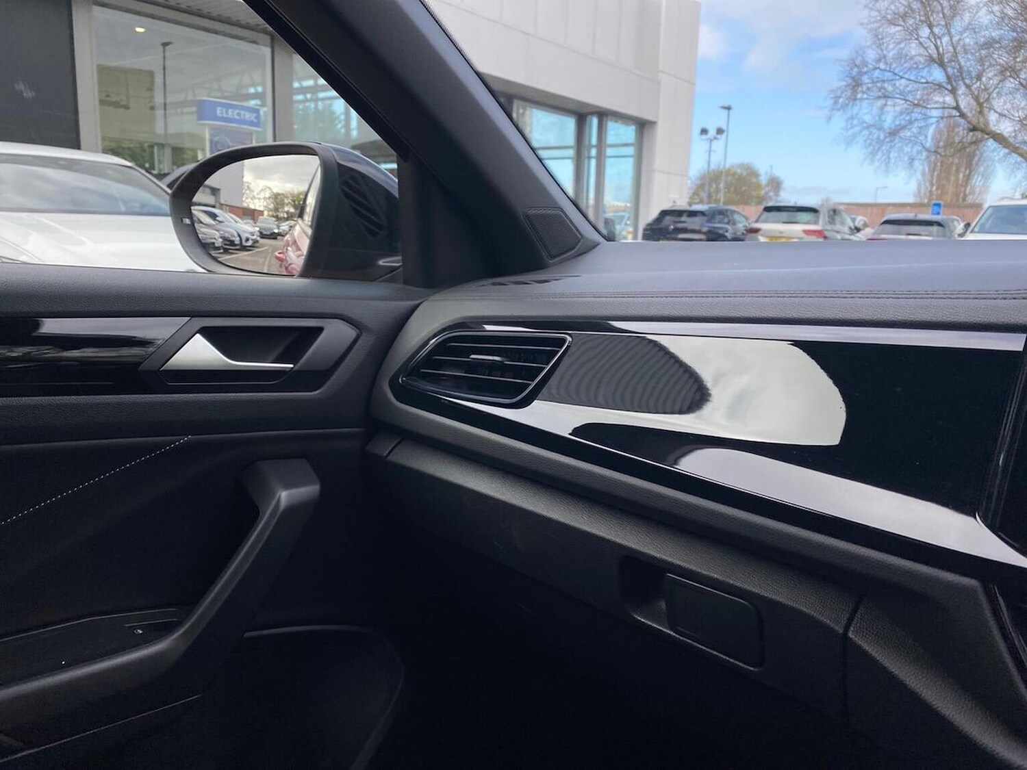 Used Volkswagen T-Roc 2023 for sale - 78194111: Photo 29