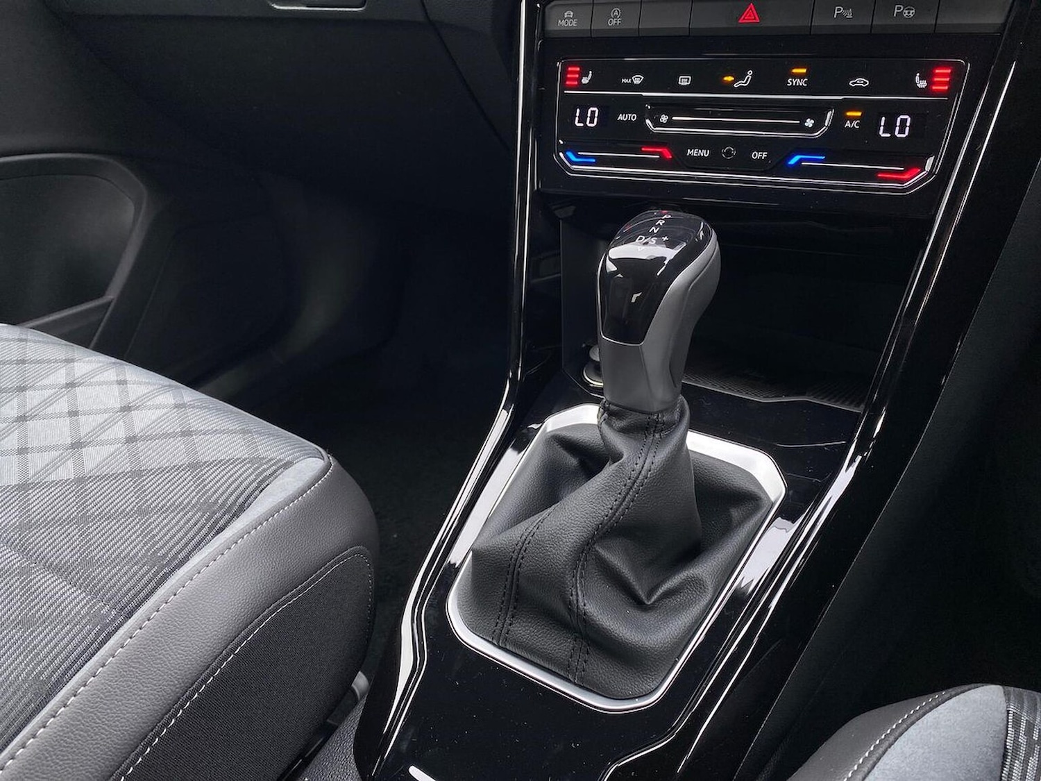 Used Volkswagen T-Roc 2025 for sale - 76450573: Photo 13