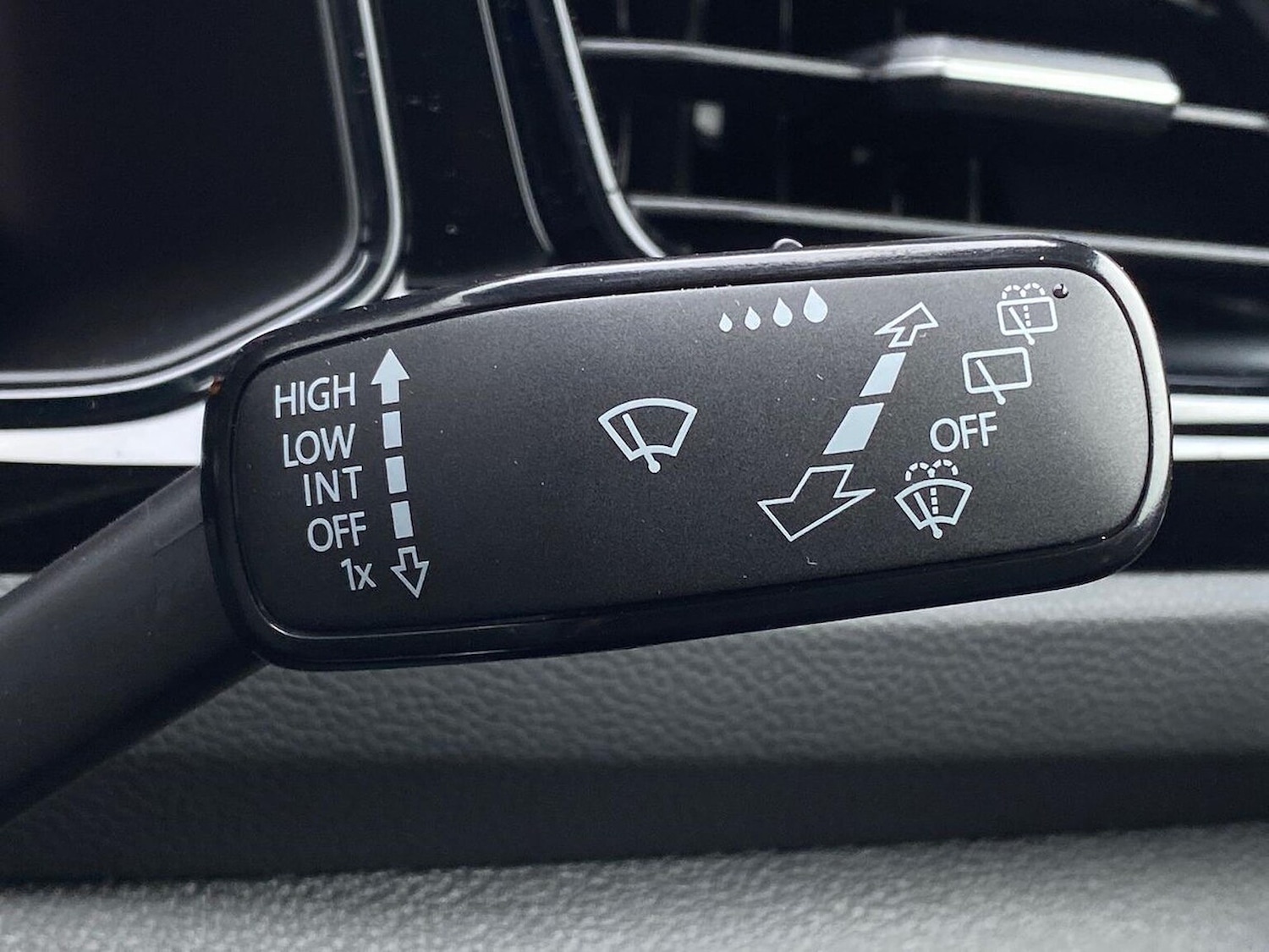 Used Volkswagen T-Roc 2025 for sale - 76450573: Photo 28