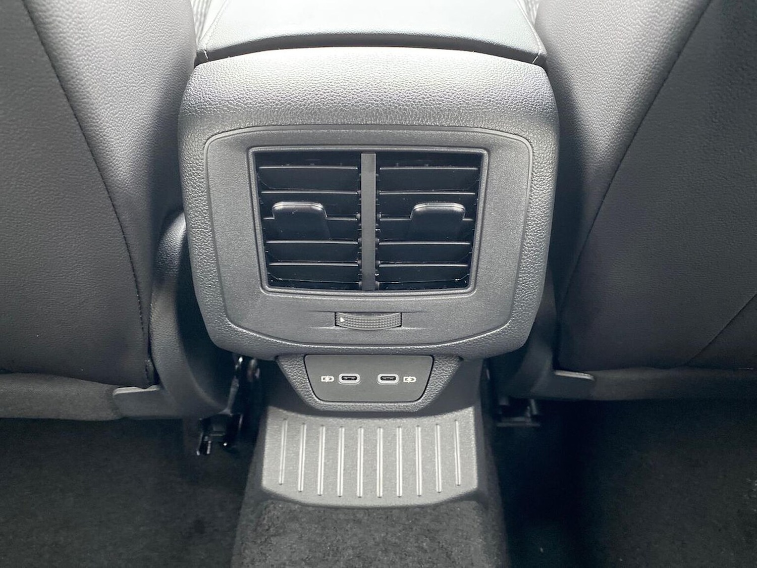 Used Volkswagen T-Roc 2025 for sale - 76450573: Photo 30