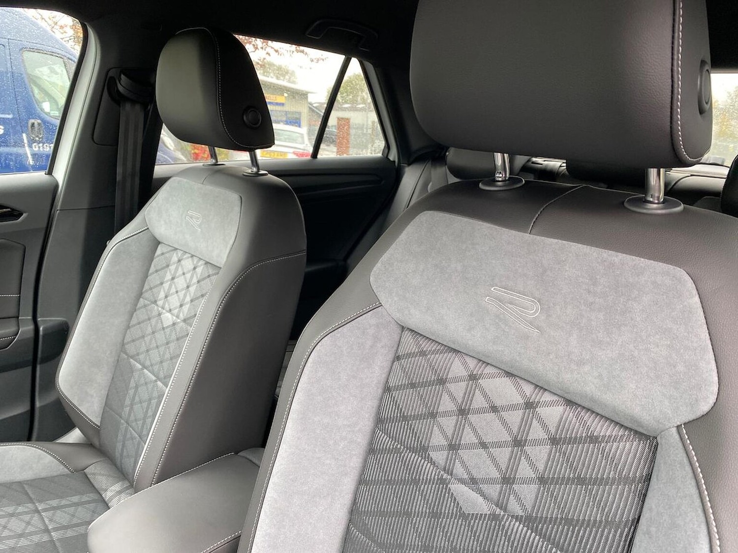 Used Volkswagen T-Roc 2025 for sale - 76450573: Photo 31