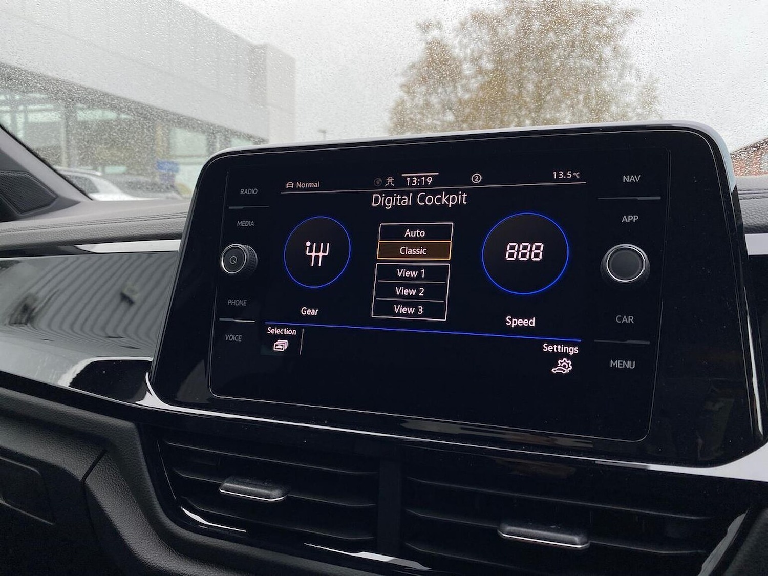 Used Volkswagen T-Roc 2025 for sale - 76450573: Photo 37