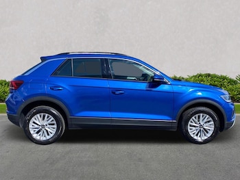 Used Volkswagen T-Roc 2023 for sale - 75490331: Photo