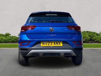 Used Volkswagen T-Roc 2023 for sale - 75490331: Photo