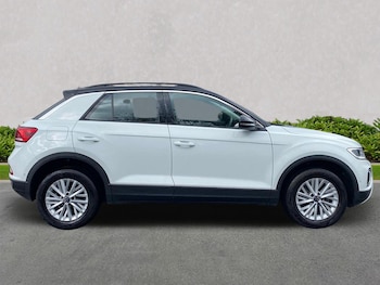Used Volkswagen T-Roc 2024 for sale - 75956541: Photo