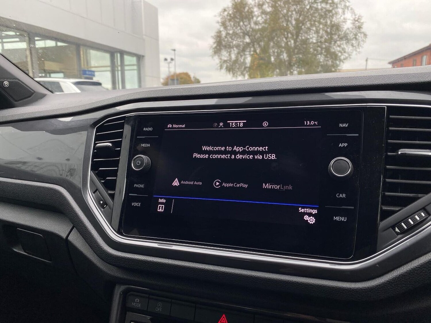 Used Volkswagen T-Roc 2021 for sale - 76455313: Photo 12