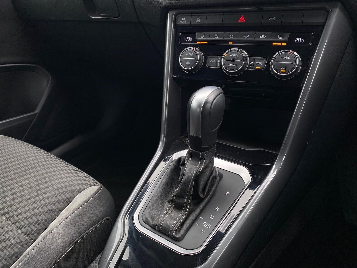 Used Volkswagen T-Roc 2021 for sale - 76455313: Photo 14