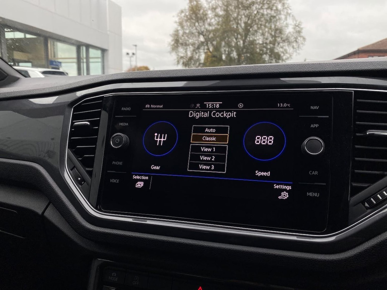 Used Volkswagen T-Roc 2021 for sale - 76455313: Photo 2