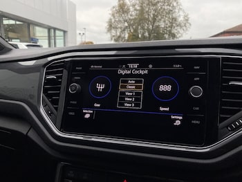 Used Volkswagen T-Roc 2021 for sale - 76455313: Photo