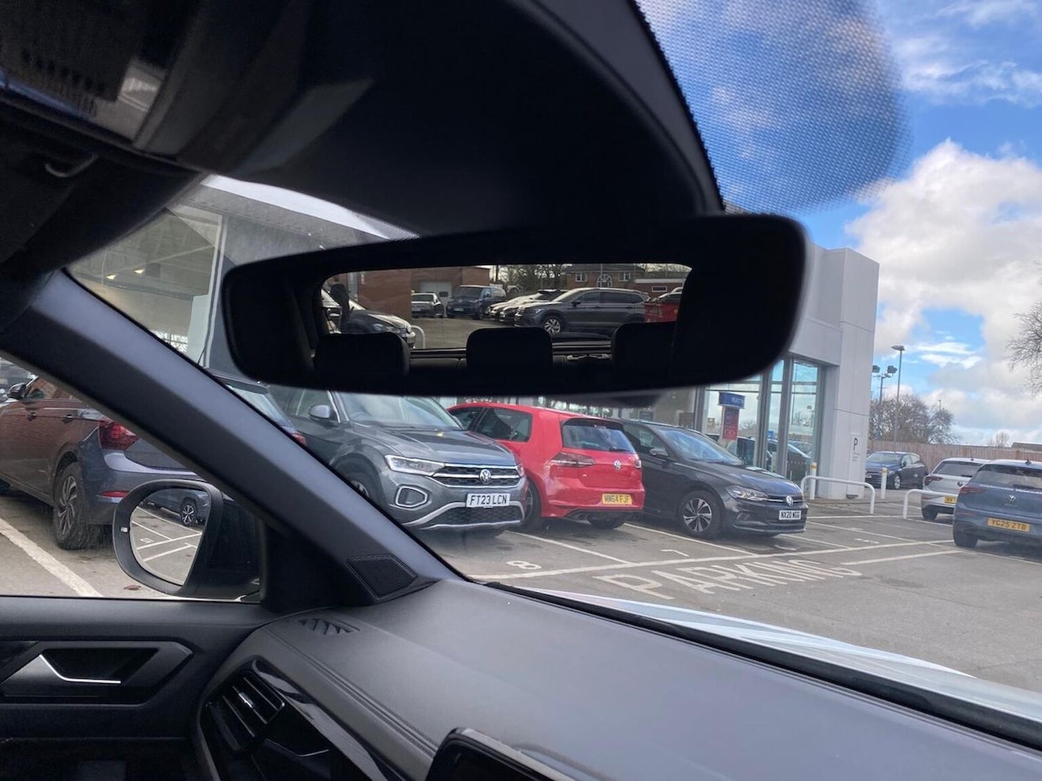 Used Volkswagen T-Roc 2023 for sale - 78131818: Photo 14