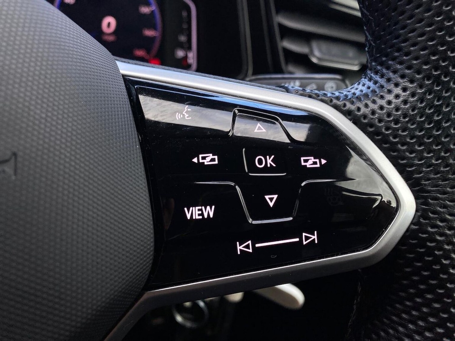 Used Volkswagen T-Roc 2023 for sale - 78131818: Photo 25