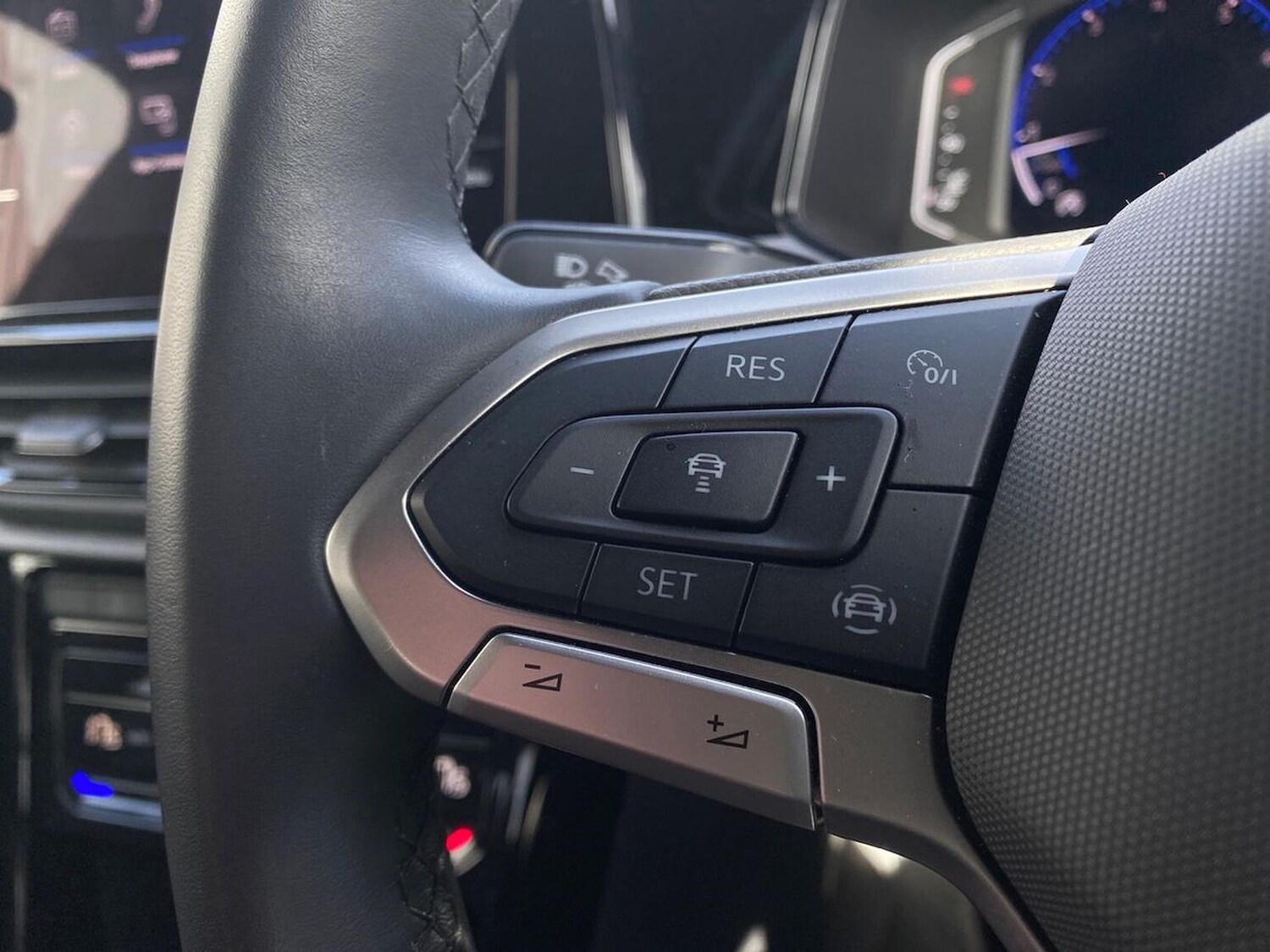 Used Volkswagen T-Roc 2023 for sale - 78194256: Photo 25