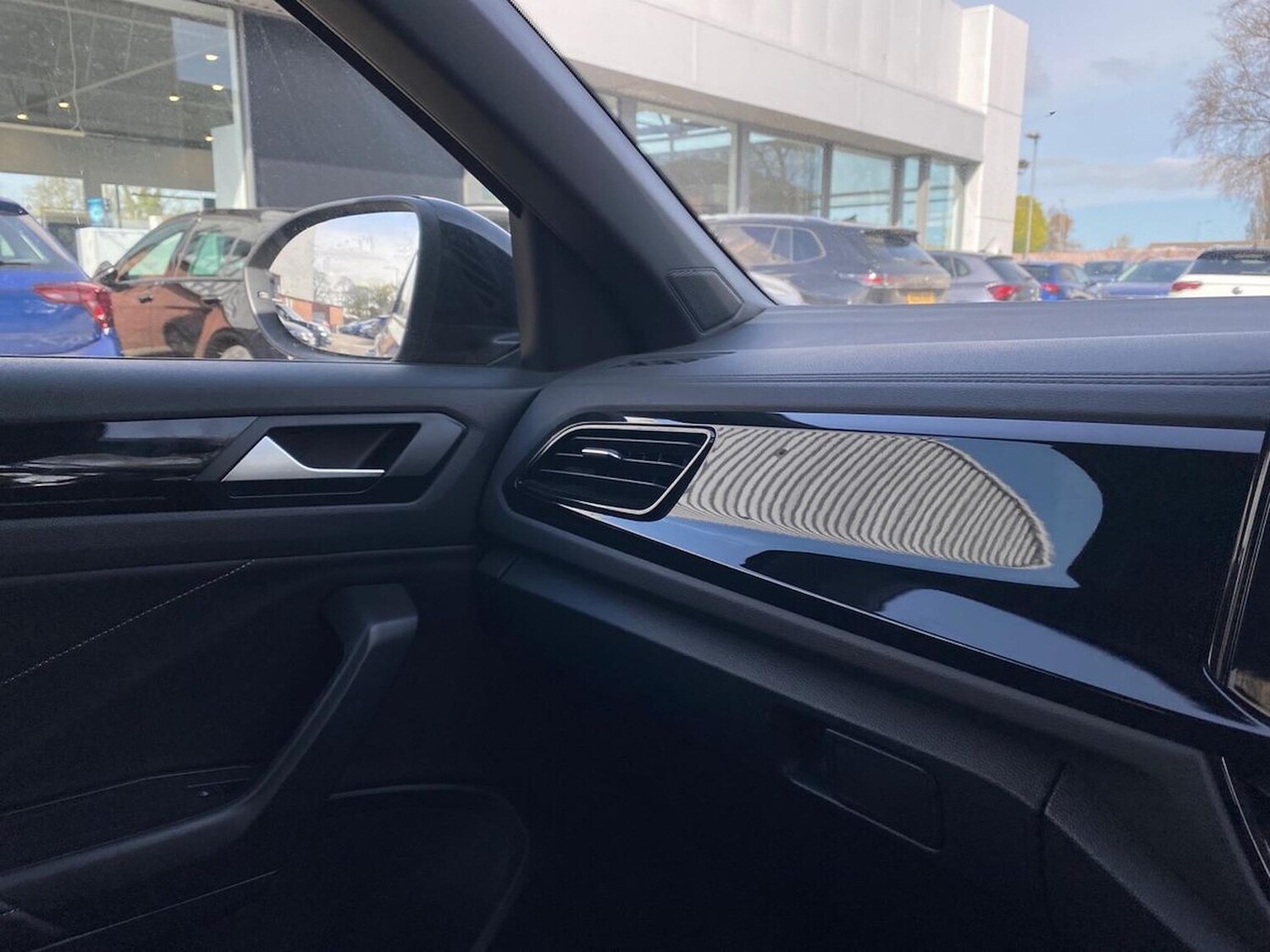 Used Volkswagen T-Roc 2023 for sale - 78194256: Photo 28